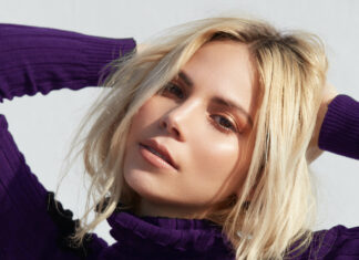 BIONDO SPENTO E OPACO? IL VIOLA È QUELLO CHE FA PER TE!